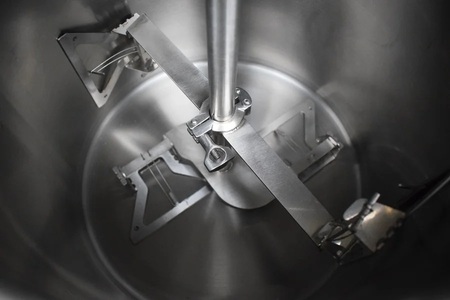 Side scraper mixer